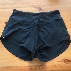 BNWT Outdoor Voices black Hudson 2.5” shorts